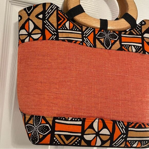 Masika Hand Woven Raffia Fibers African Bag with Wooden Handle - Picture 9 of 10